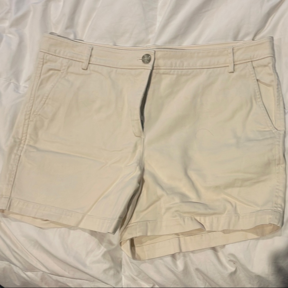 NWOT L.L. Bean Signature Women's Cream Shorts,Size 14